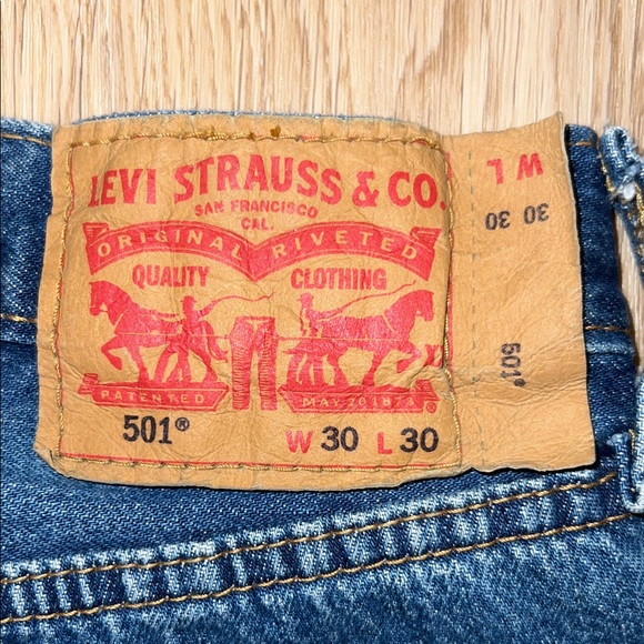Levi's 501 Original Classic Blue Jeans - Picture 2 of 16